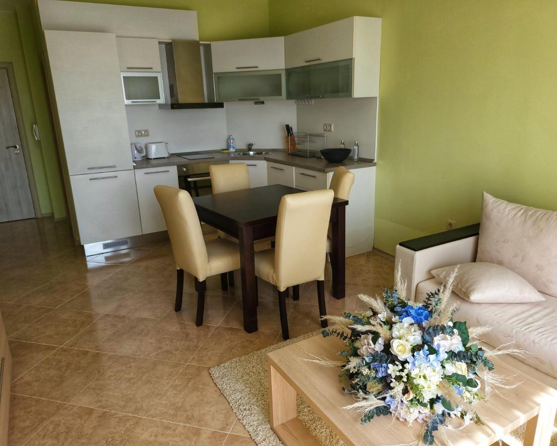 Elegantz Apartments Lamer Varna Bagian luar foto